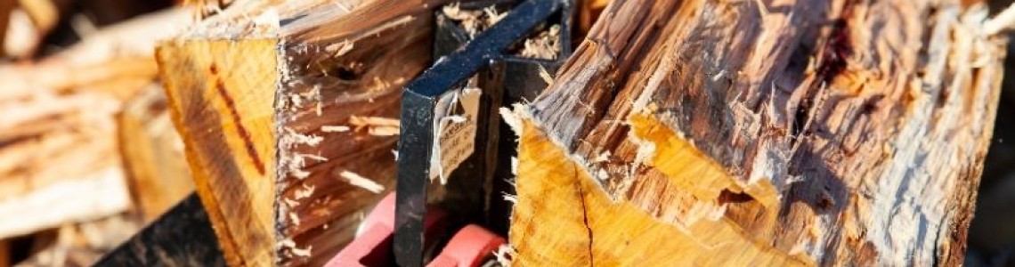 Автоматизираме цепенето на дърва – как да изберем дървоцепачка?