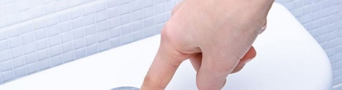 Как да свалим капака на казанчето в тоалетната – инструкция в стъпки