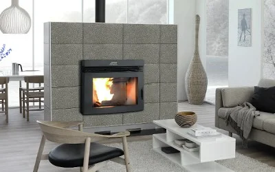 Пелетна или дървена камина