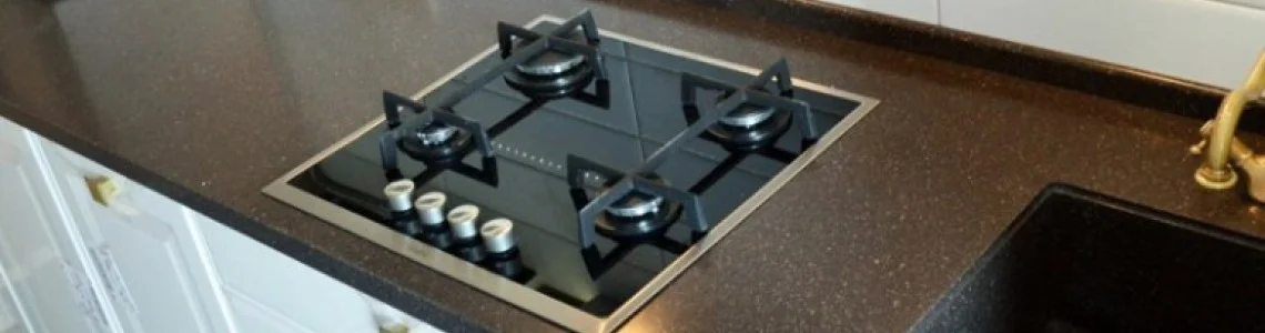 Удобно ли е мивката в кухнята да е до котлона?